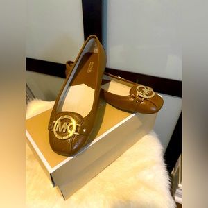 MICHAEL KORS FULTON LEATHER MOCCASIN FLATS brand new in box